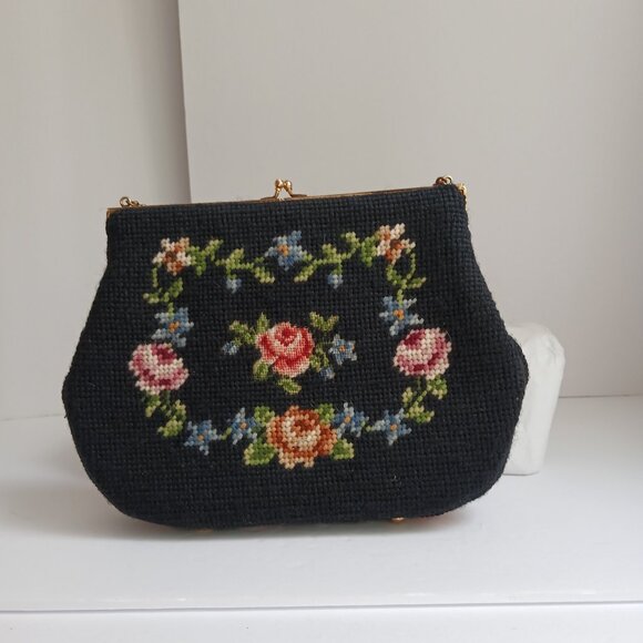 Romantic Vintage 50's Roses on Black Needlepoint Handbag Kisslock Chain Handle - Picture 6 of 9